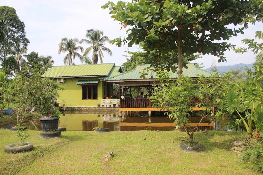 Landbow Green Villa Bukit Lawang Eksteriør billede